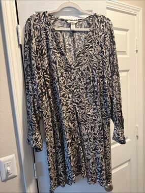 H&M Black and White Long Sleeve Floral Midi Dress